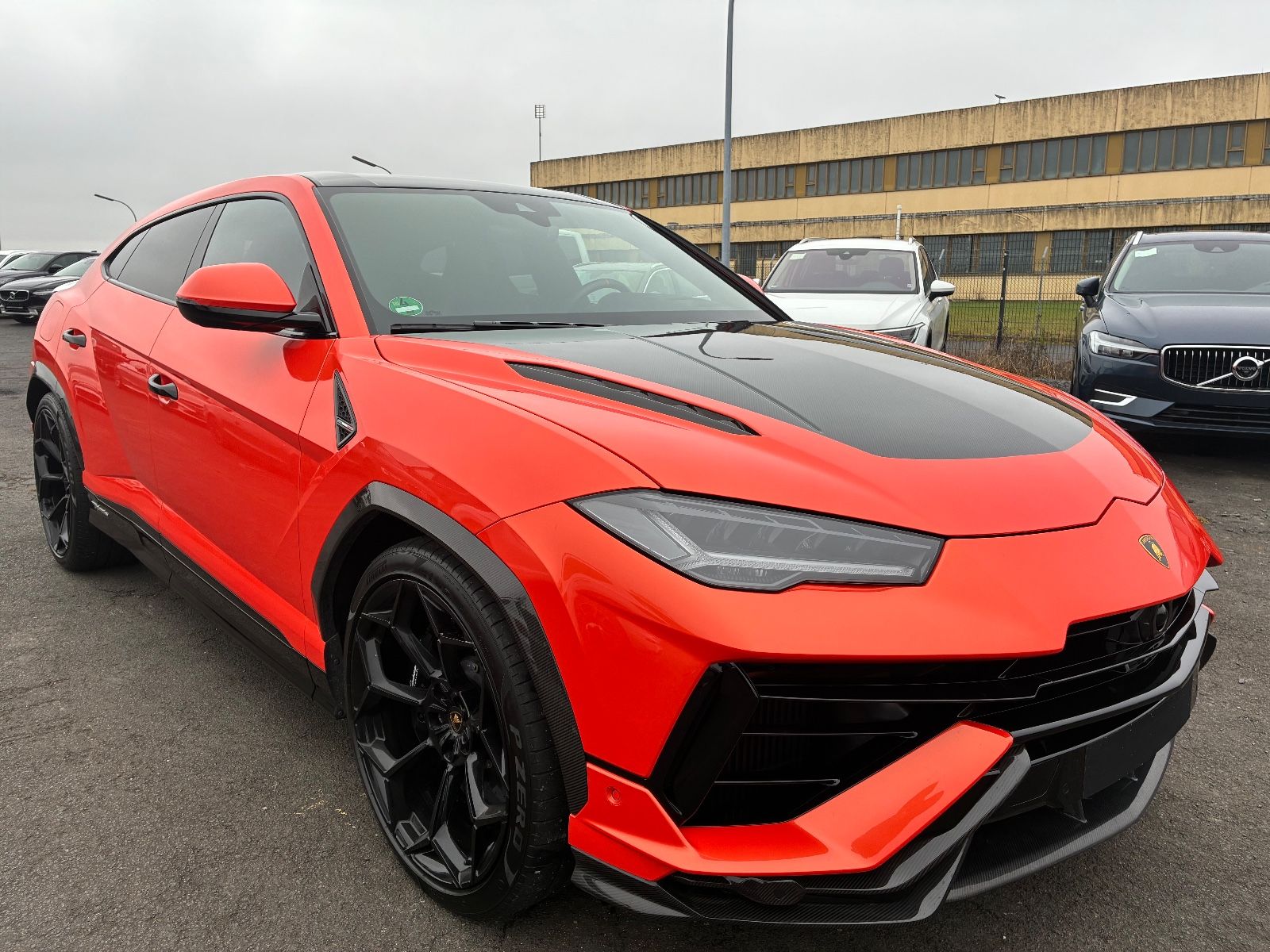 LAMBORGHINI Urus