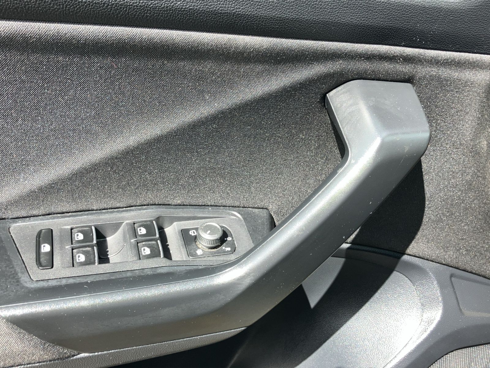 Fahrzeugabbildung Volkswagen T-Roc TSI United LED Navi AID ACC Park-Assist SH