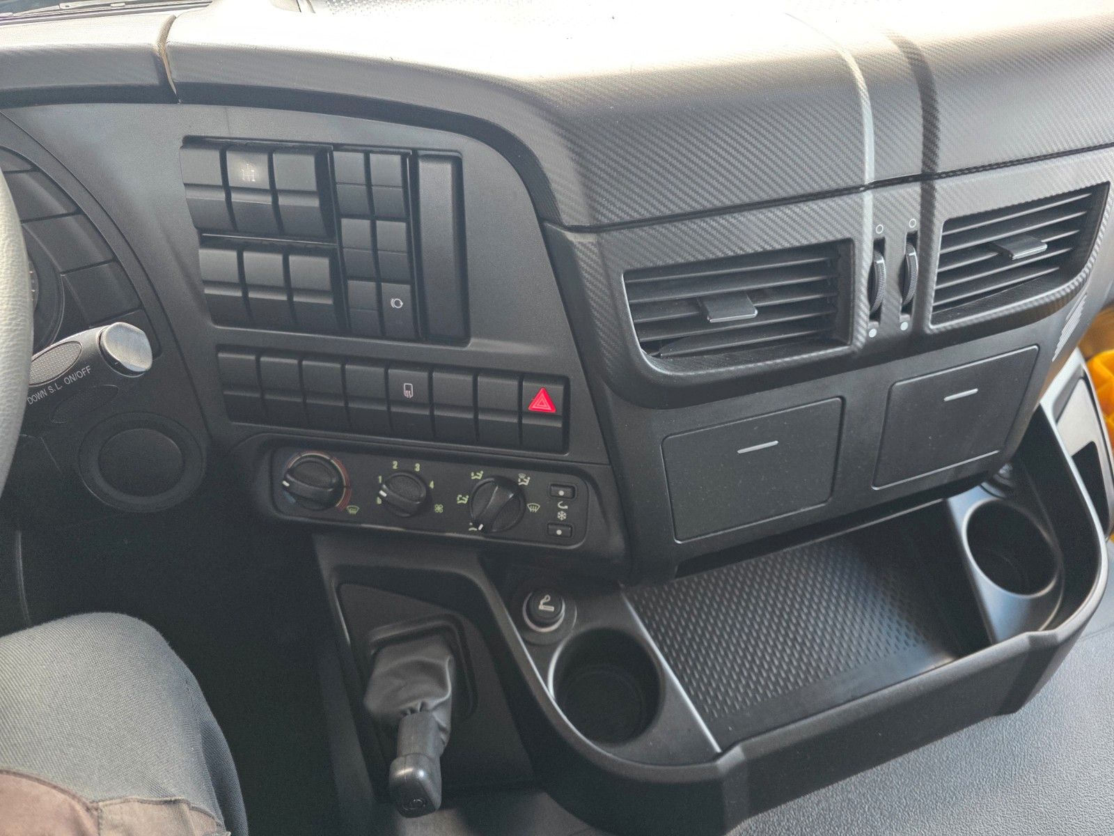 Fahrzeugabbildung Iveco Astra HD9 84.50-80 8x4 Muldenkipper Schalter
