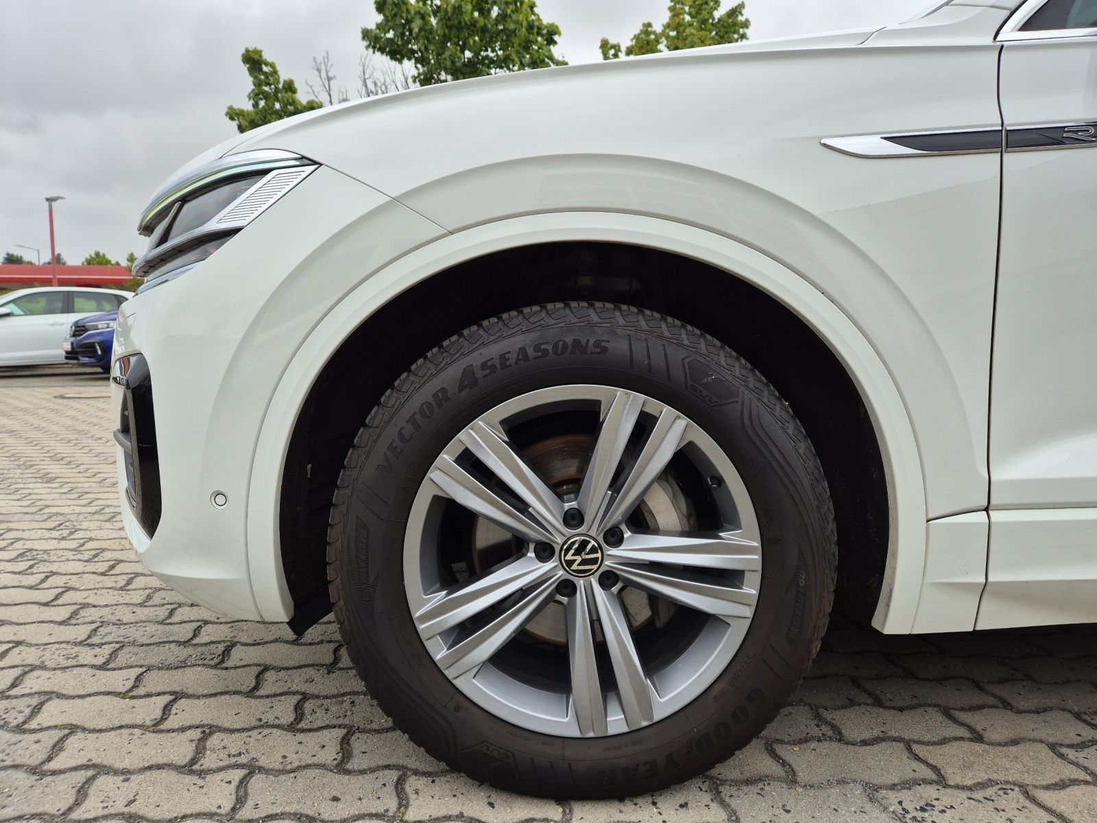 Fahrzeugabbildung Volkswagen Touareg TDI R-Line 4M Matrix Luft Navi Pano Lede