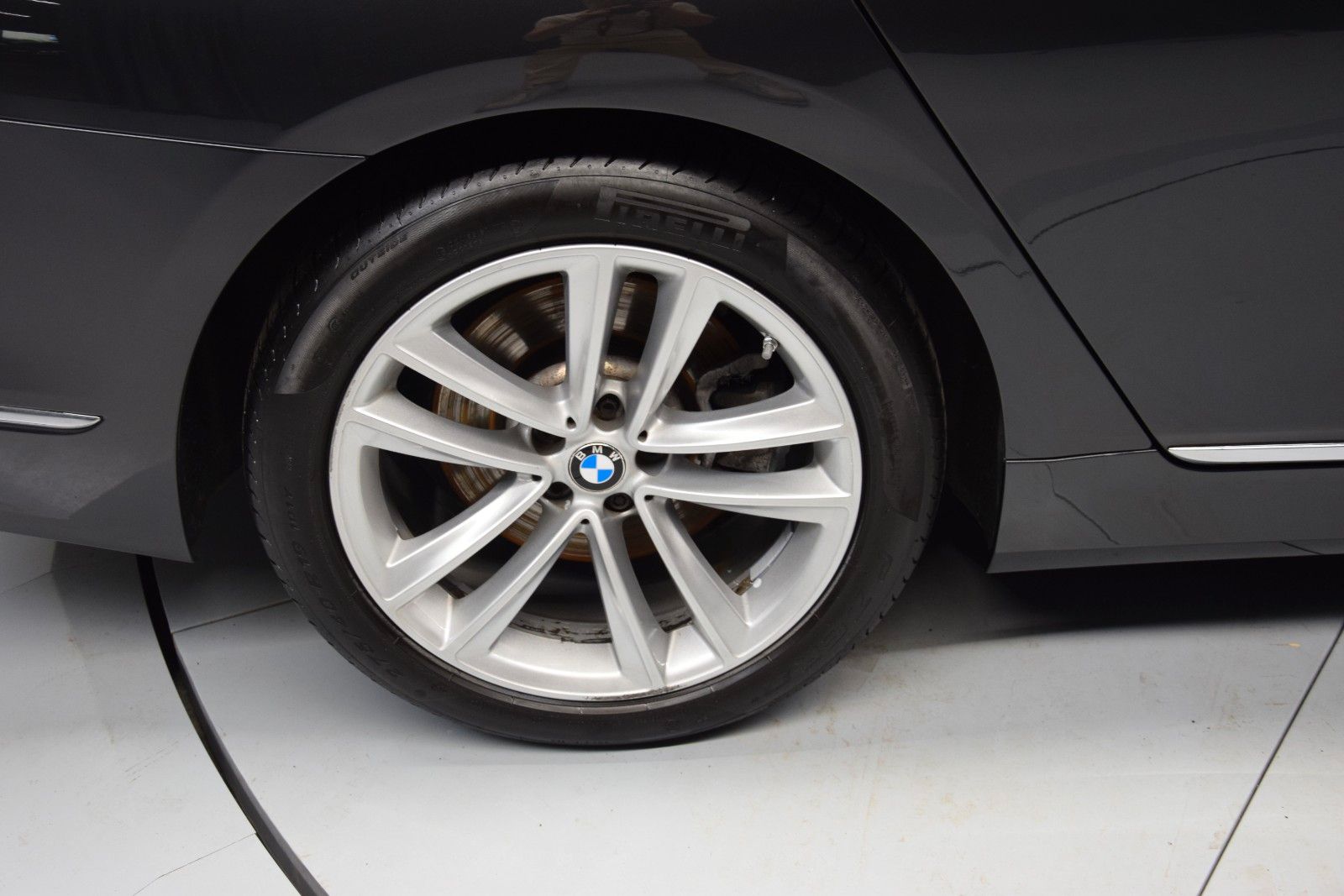 Fahrzeugabbildung BMW 750 d xDrive HuD Leder ACC Massage H&k Laser Kam