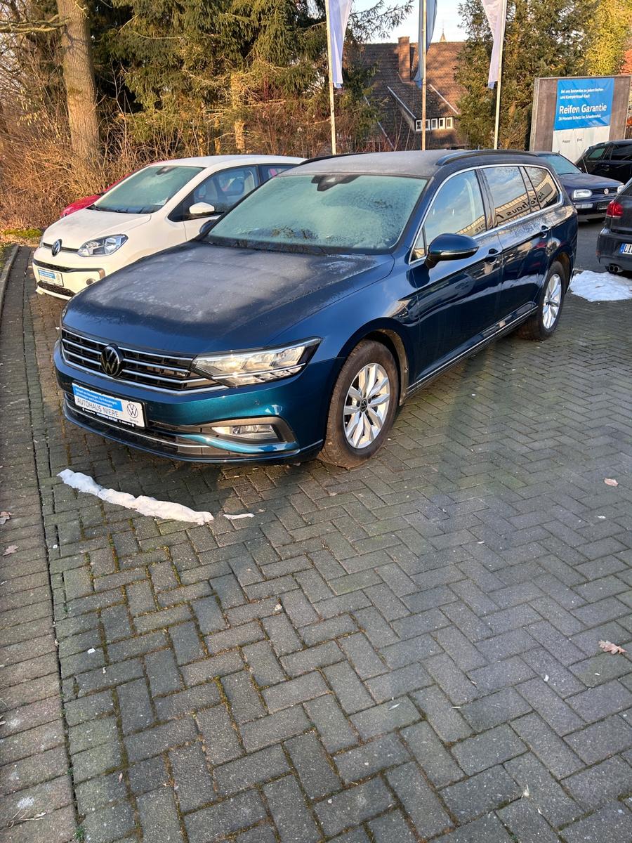Volkswagen Passat Variant Business 2.0TDI DSG AHK Navi LED