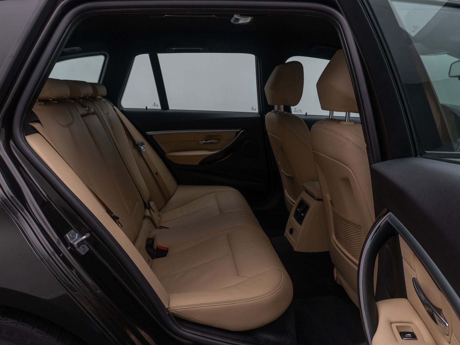 Fahrzeugabbildung BMW 320d SportLine Kamera HiFi NaviPro Alarm Komfort