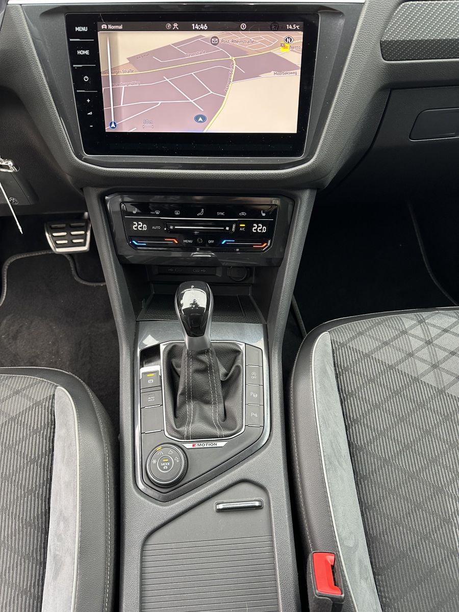Fahrzeugabbildung Volkswagen Tiguan Allspace R-Line 4M NAV+LED+HEAD-UP+AHK+VC