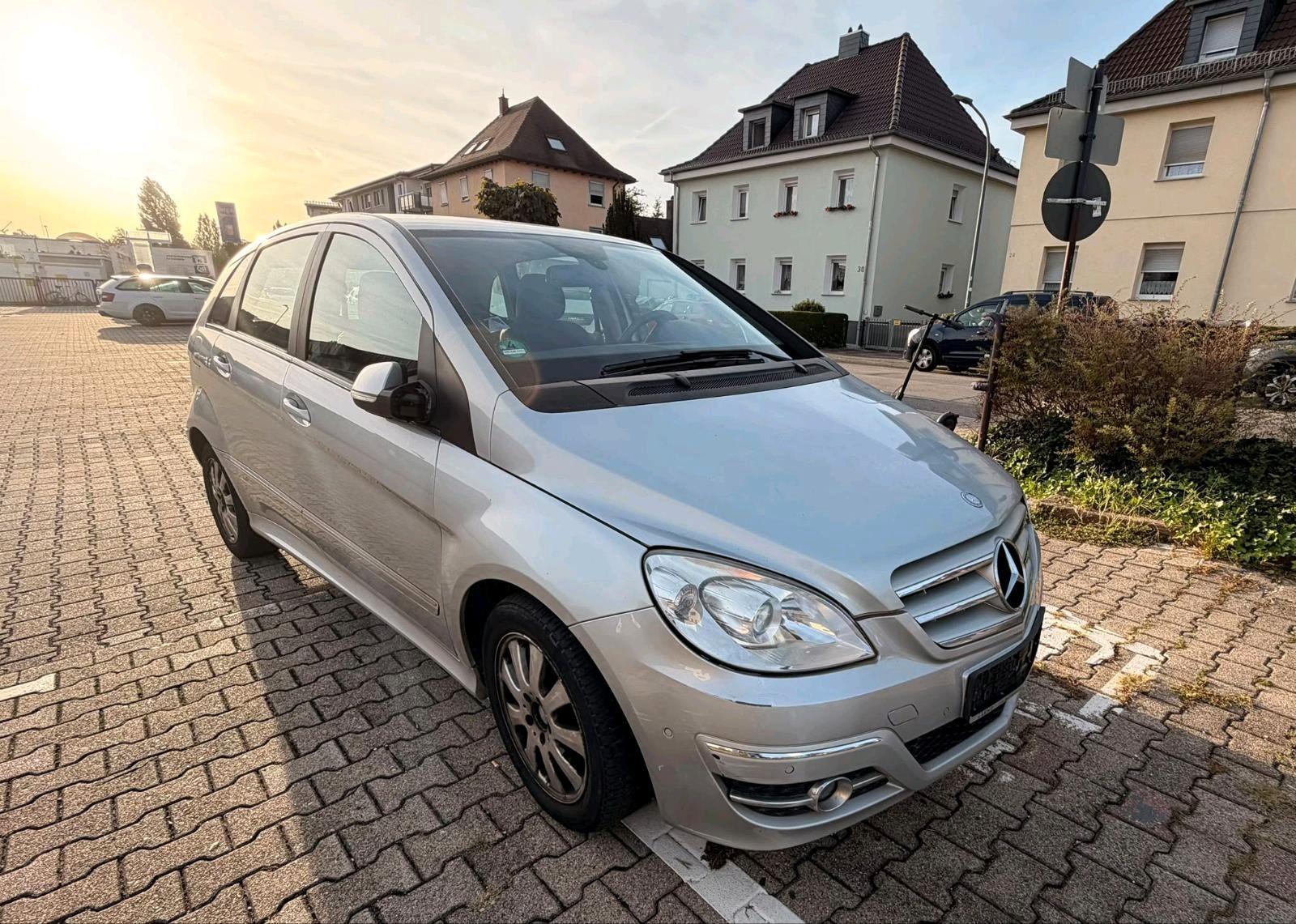 Mercedes-Benz B 200