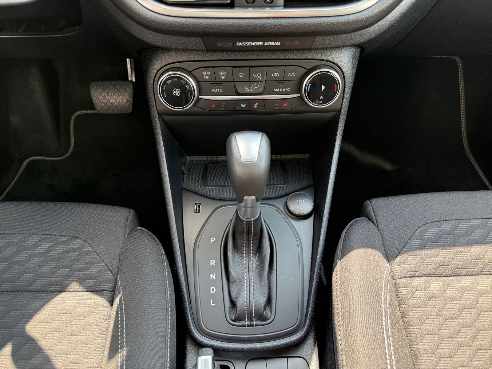Fahrzeugabbildung Ford Fiesta Titanium 1,0 EcoBoost Aut. DSG/ACC/RFK
