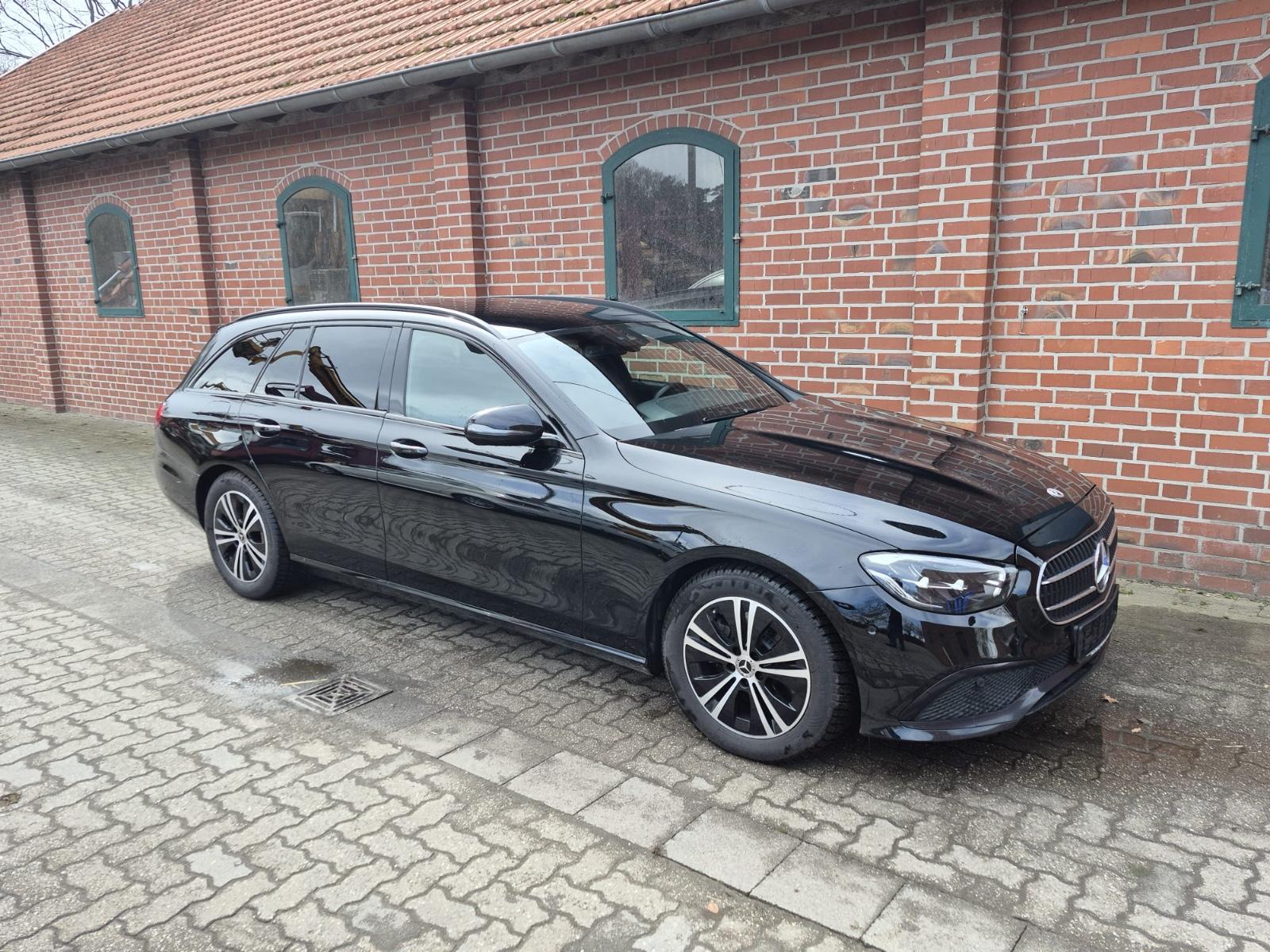 Mercedes-Benz E 220 d t 9G Avantgarde Night Kamera AHK