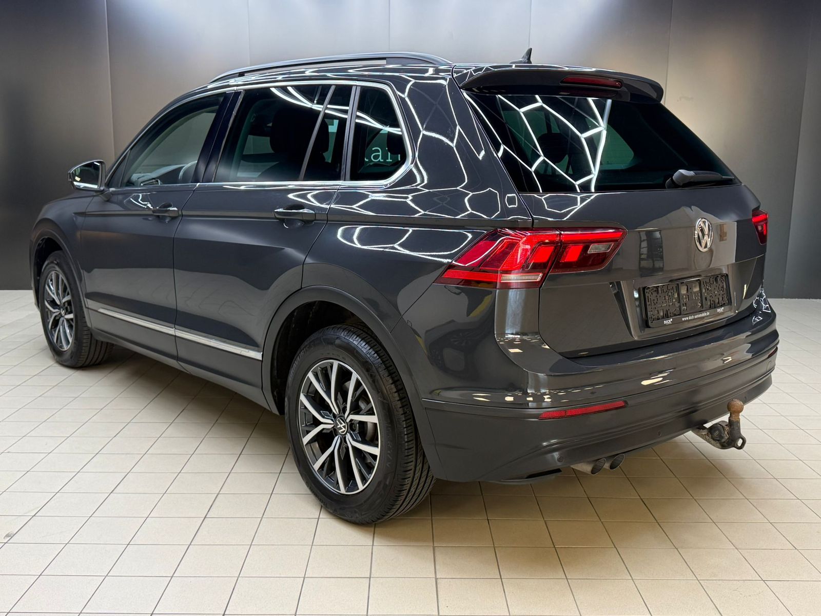 Fahrzeugabbildung Volkswagen Tiguan 2.0d DSG Comf 4Mot >NAVI+SHZ+PDC+LM+AHK+