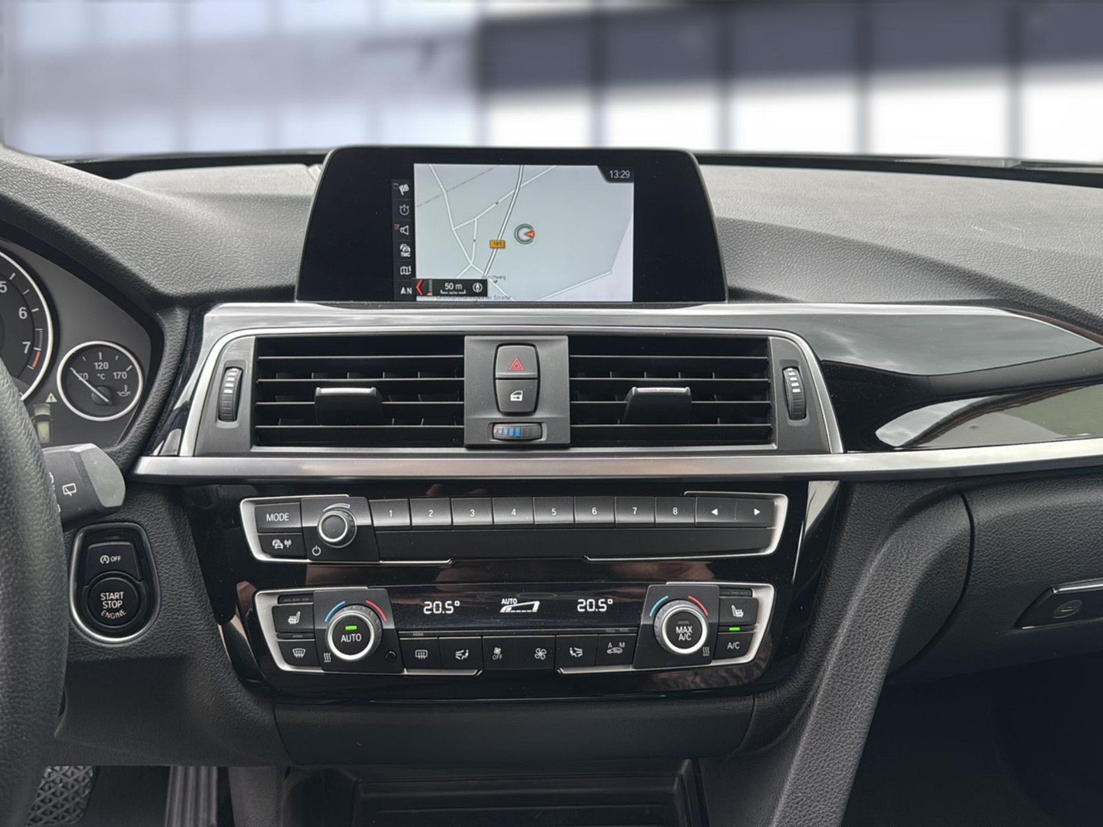 Fahrzeugabbildung BMW 320 i Touring/ unfallfrei