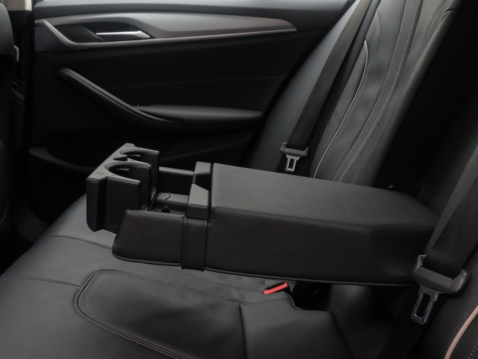 Fahrzeugabbildung BMW 520d Kamera HUD Alarm Panorama DAB Leder Sport