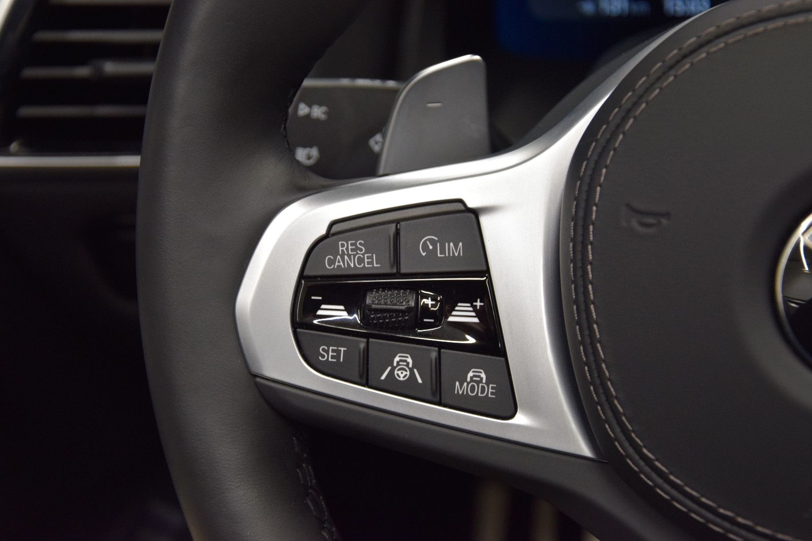 Fahrzeugabbildung BMW 840i M Sport Pro Cabrio HuD Sitzlklima Laser B&W