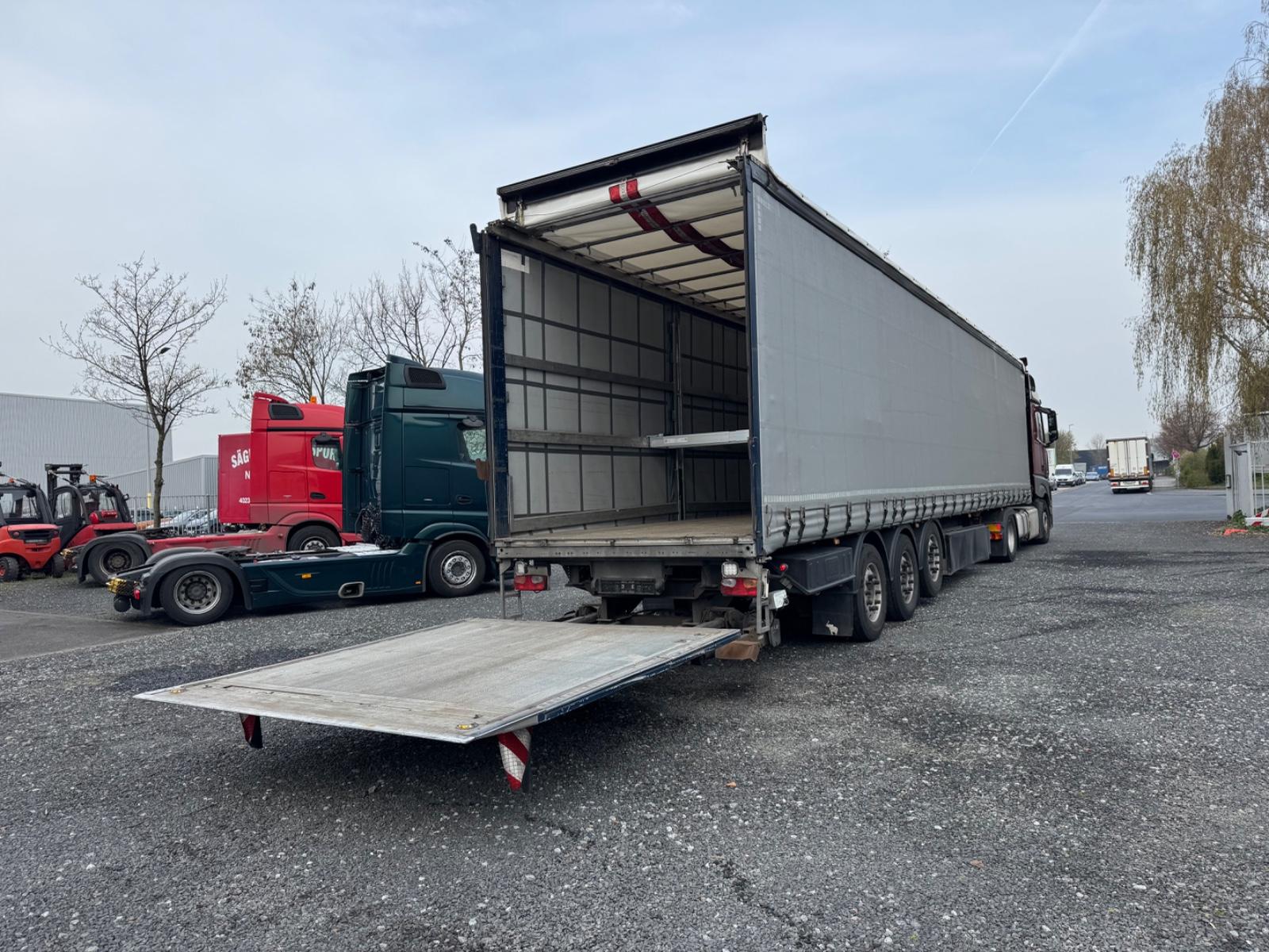 Schmitz Cargobull SCS 24 13.62 Hebebühne / Ladebordwand 3000Kg