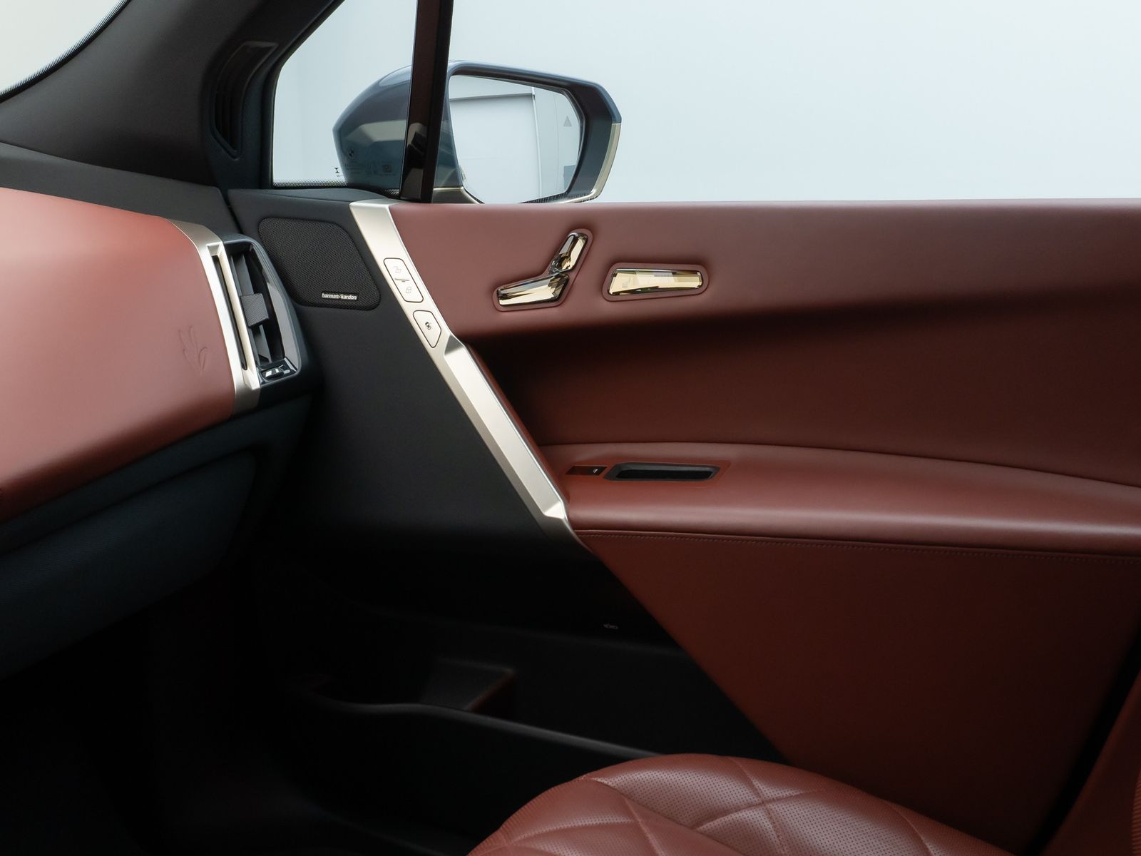 Fahrzeugabbildung BMW iX xD50 Sport Panorama 360°Laser H/K SoftCl 22"