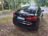 BMW X6 xDrive50i  *soft close* Schiebedach* Head up* - BMW X6 von privat