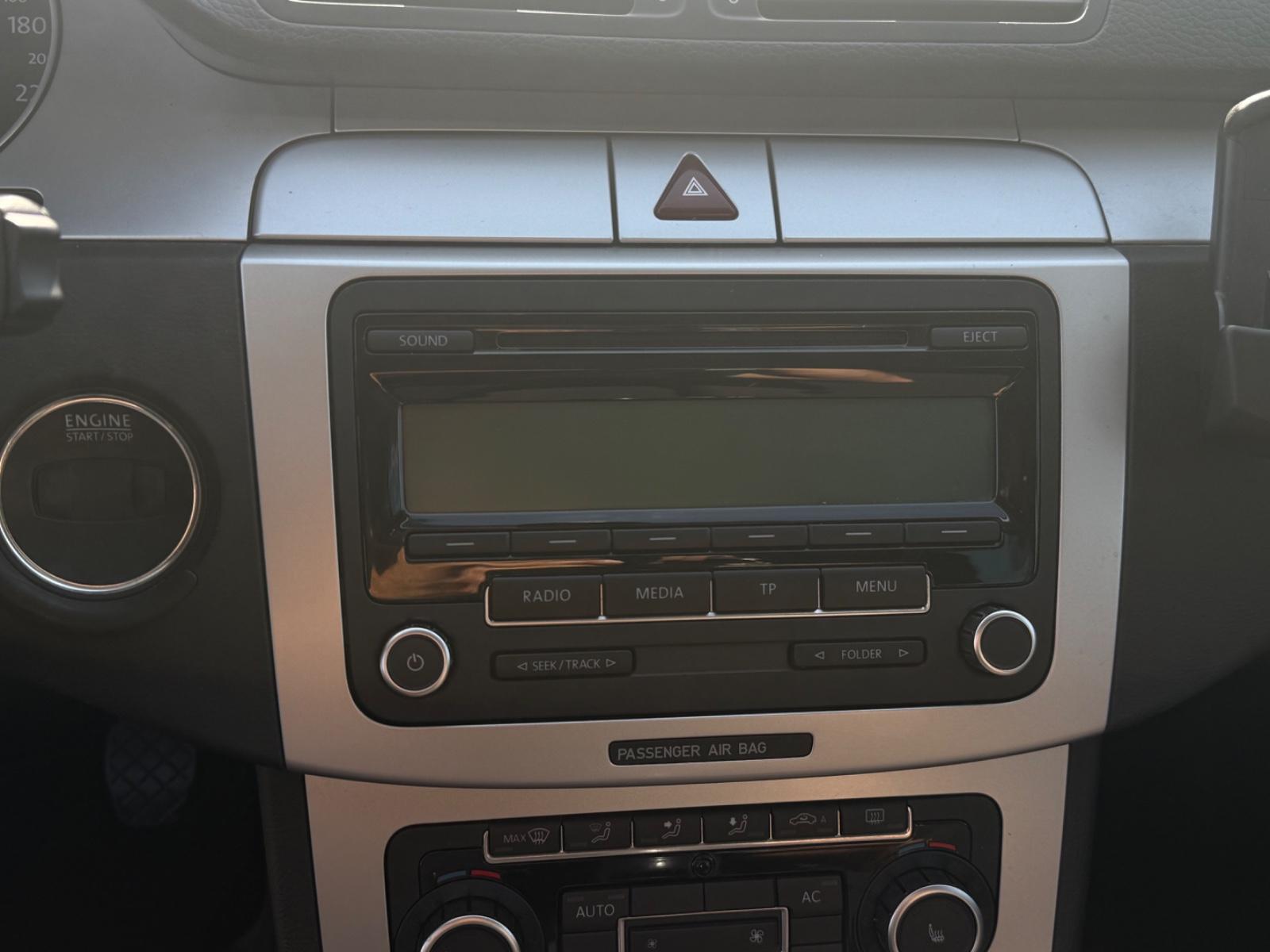 Volkswagen Passat 2010 — photo 11