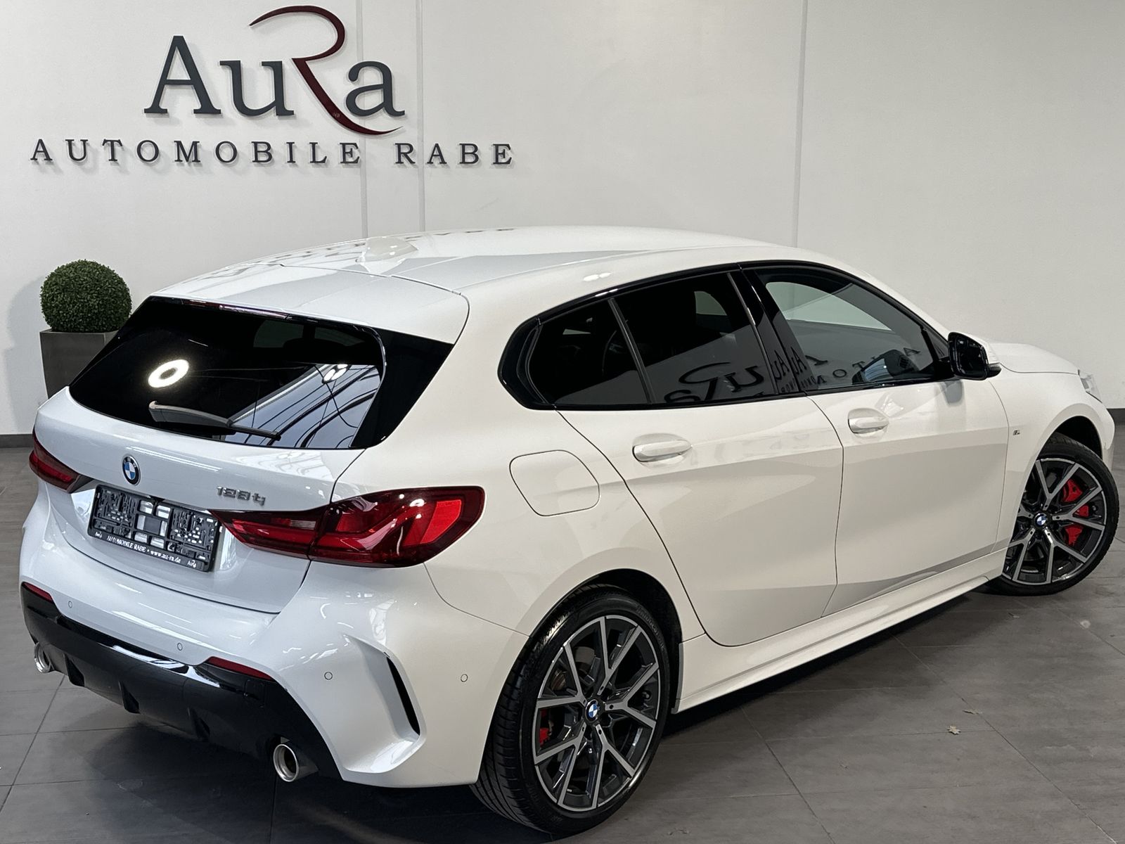 Fahrzeugabbildung BMW 128ti 5-Türer Sport-Aut. NAV+LED+ACC+KAMERA+18ZO