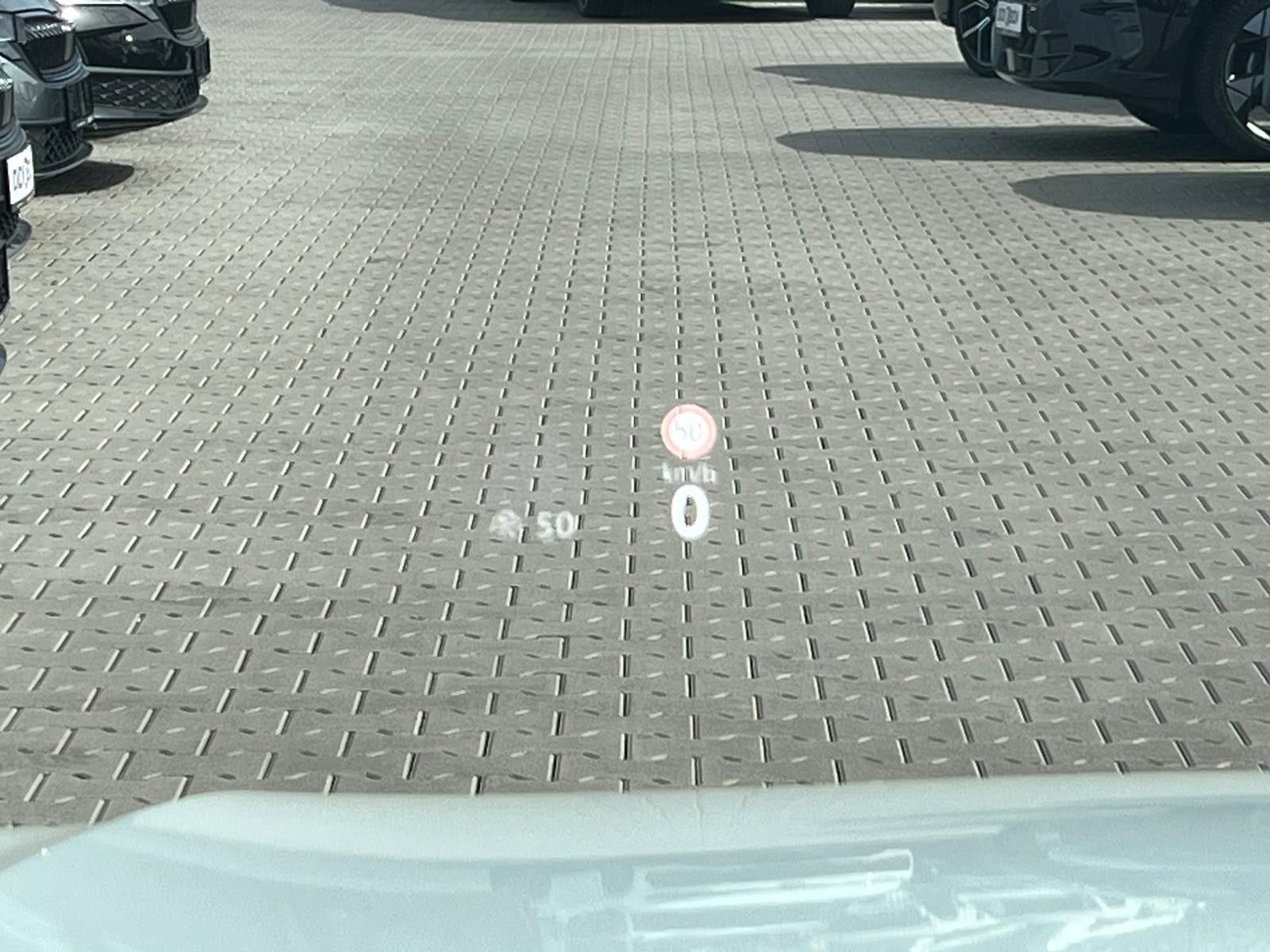 Fahrzeugabbildung Volkswagen Tiguan 2.0 TDI 4M R-Line BLACK*PAN*HK*AHK*MATRIX