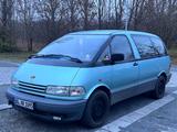 Toyota Previa - Toyota Previa: Van