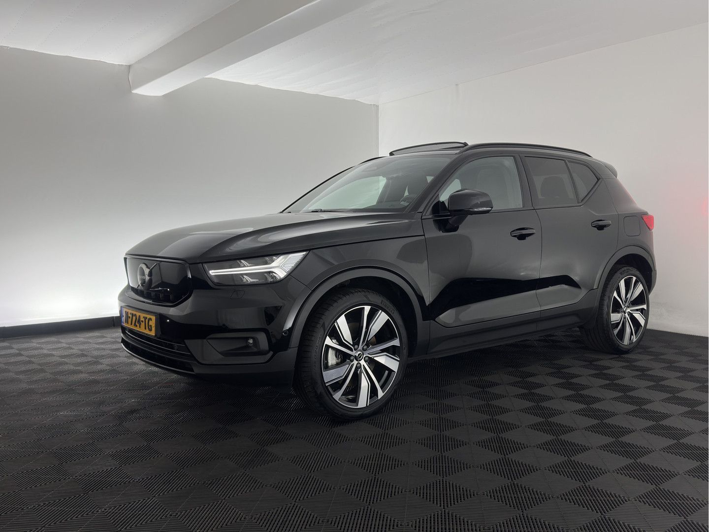 Volvo XC40 Recharge Pure Black Edition [3-Fase-11kW] { imagem 3