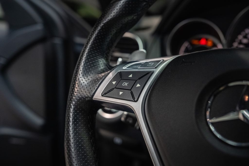 MERCEDES-BENZ C 63 AMG Coupe*H&K*PANO*LEDER*LED*MEMORY*DISTRON MERCEDES-BENZ C 63 AMG Coupe*H&K*PANO*LEDER*LED*MEMORY*DISTRON