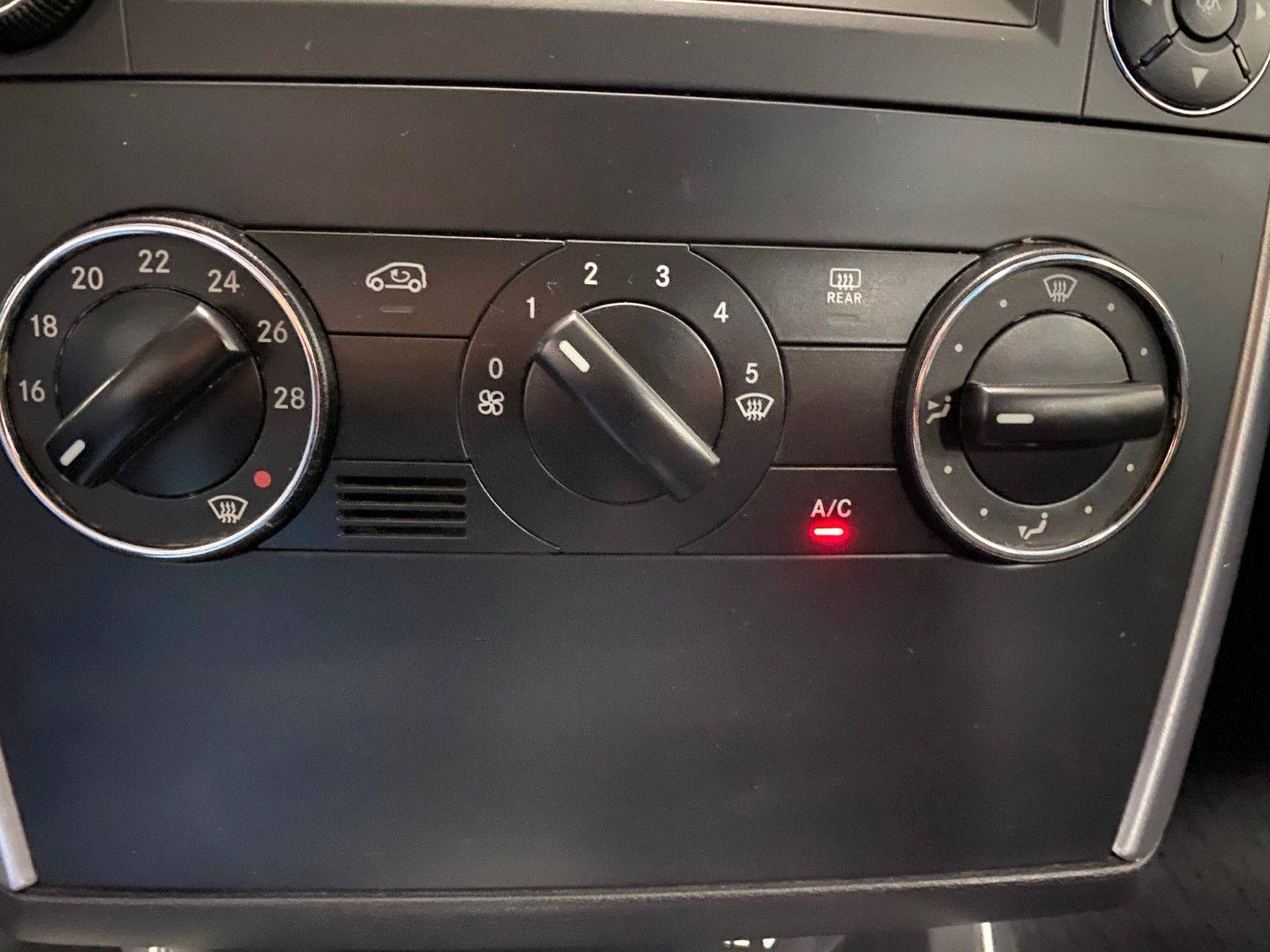 Fahrzeugabbildung Mercedes-Benz B 180 Autotronic+BLUETOOH FREISPRECHEINRICHTUNG