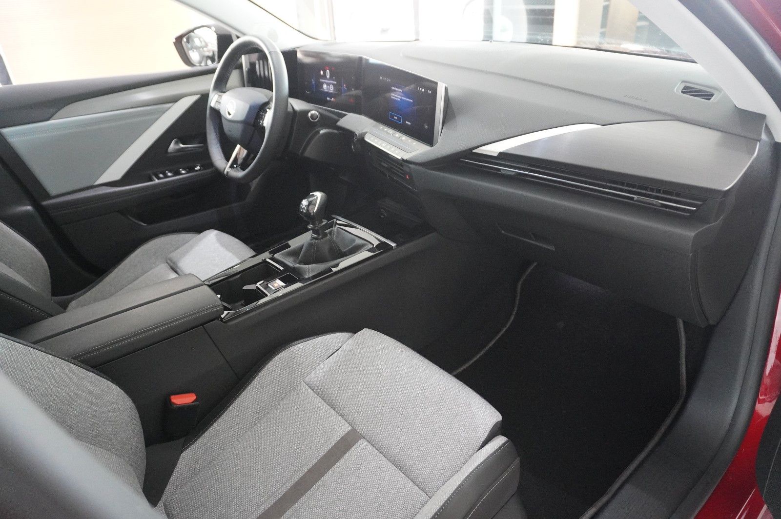 Fahrzeugabbildung Opel Astra L Lim. 1.2T ELEGANCE NAVI/LED/KAMERA/DAB+