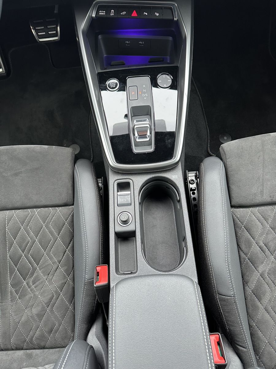 Fahrzeugabbildung Audi A3 SpB 40 TFSI e S-Line Black NAV+LED+B&O+KAMERA