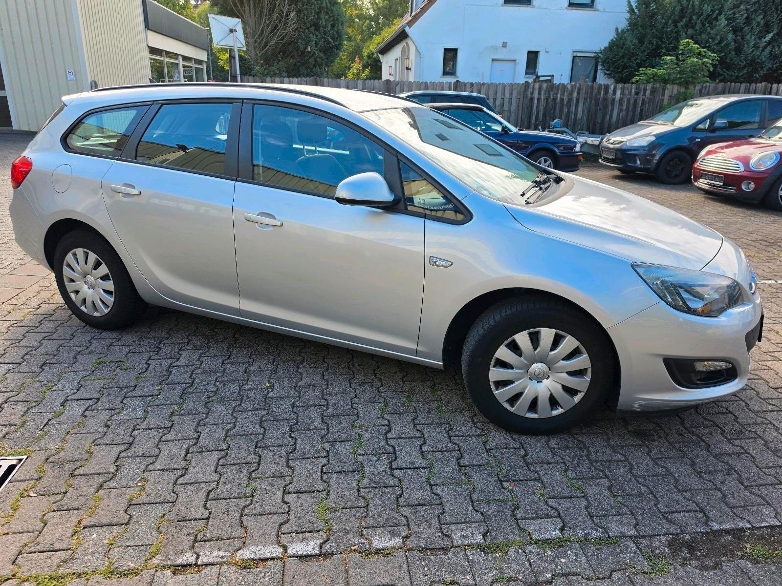 Opel Astra 2015 — interior