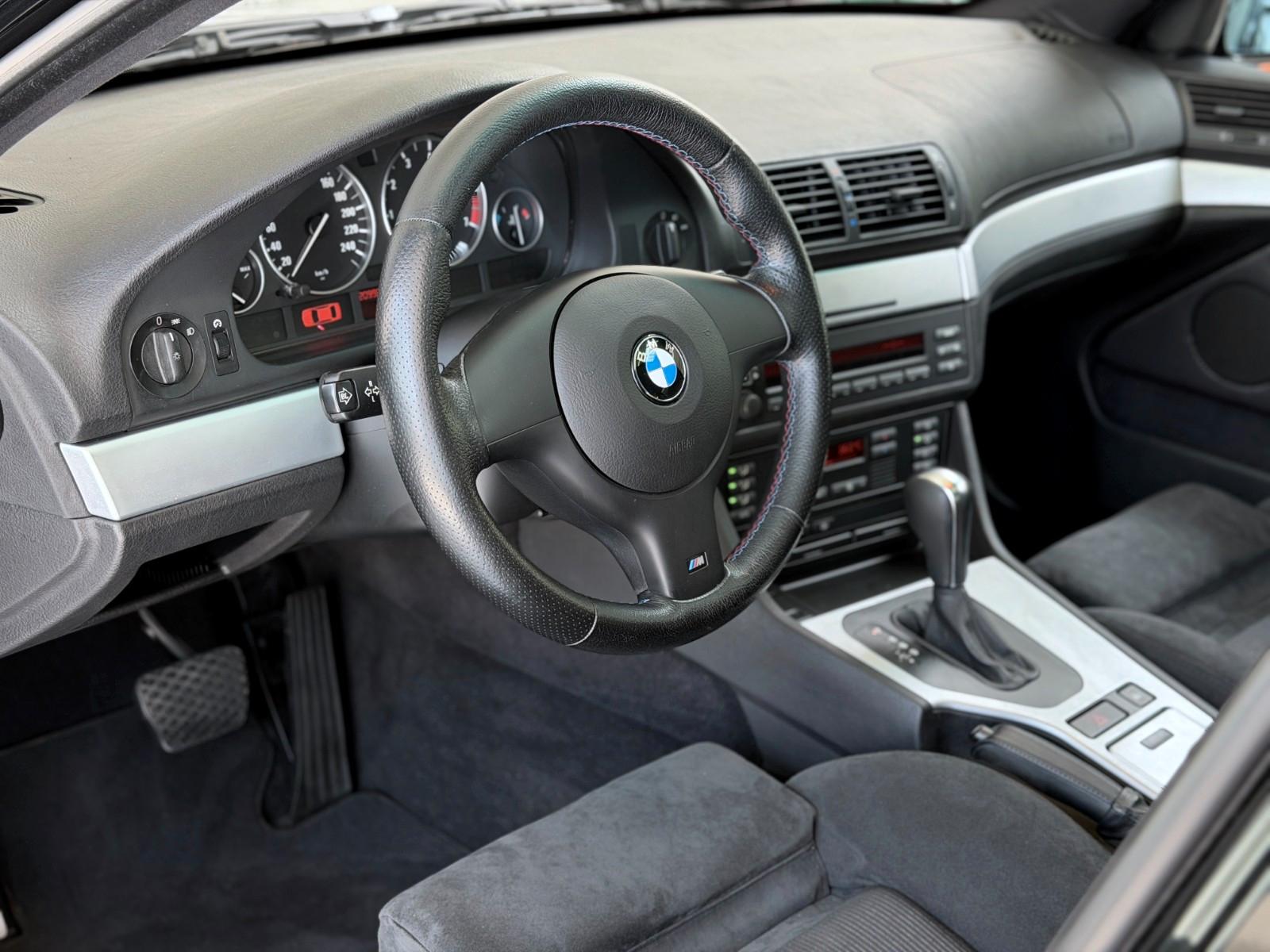 BMW 520i 170ch BVA Pack M d'origine Shadow-Line GSD Sièges Alcantara