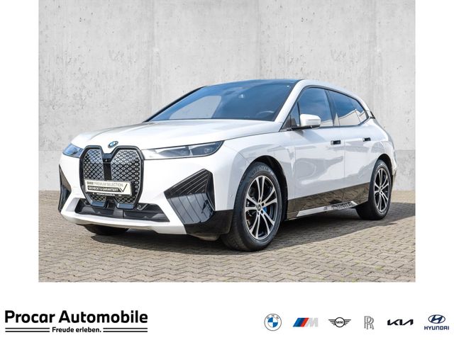BMW iX xDrive40 Sportpaket+AHK+PANO+2-Achs-Luftfeder