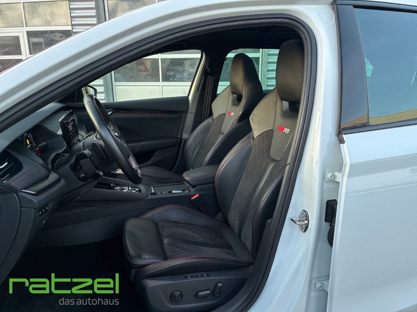 Fahrzeugabbildung SKODA Octavia RS Combi 2.0 TDI DSG  AHK Panodach Navi