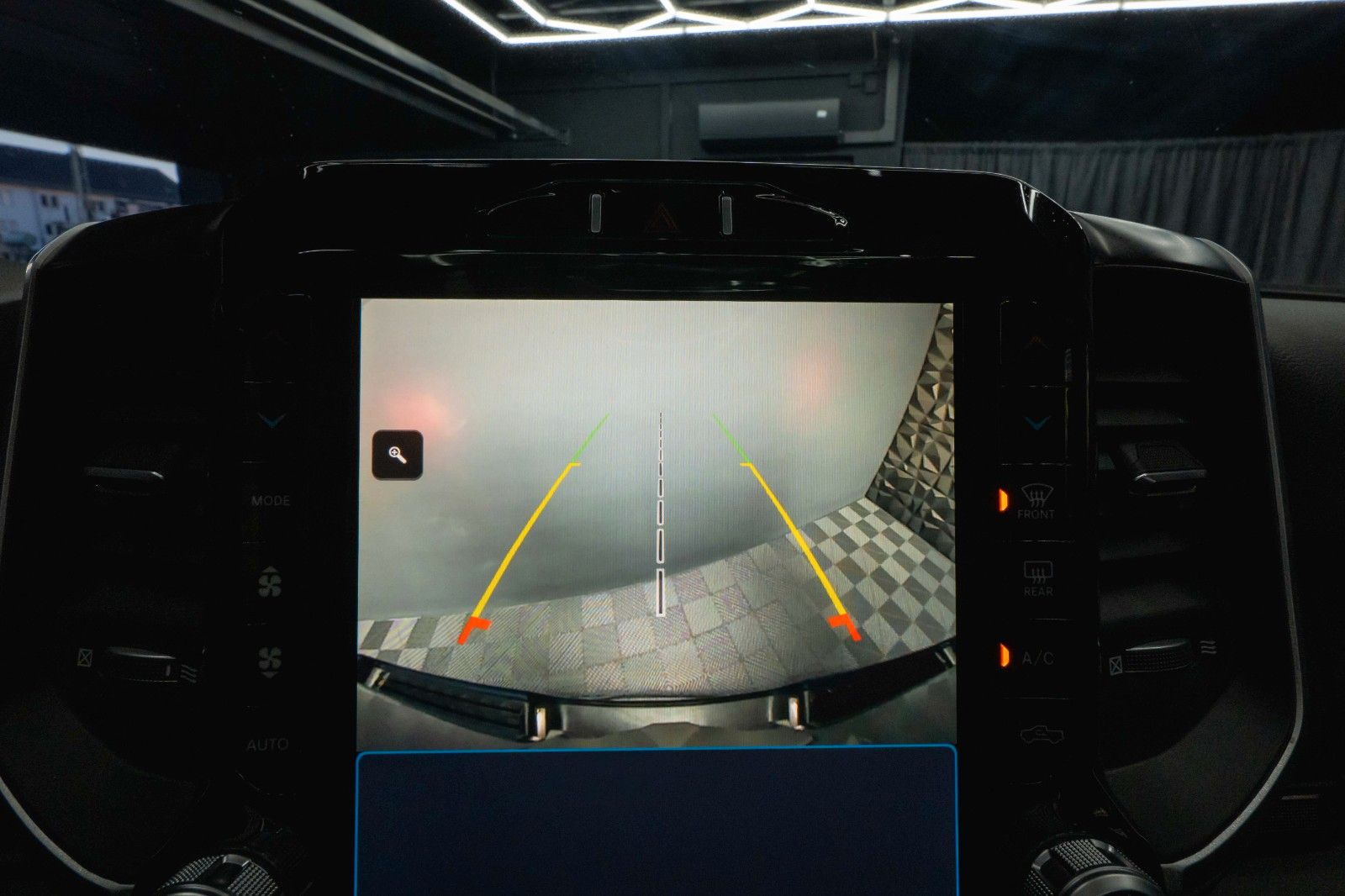 Fahrzeugabbildung Dodge RAM 5.7 V8 HEMI 4x4 NIGHT *Pano*LED* Unfallfrei