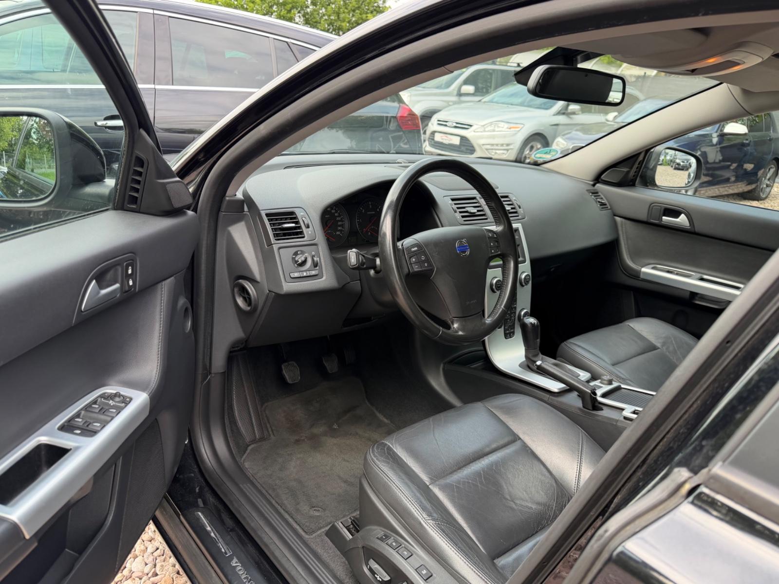 Volvo V50 2010 — photo 9