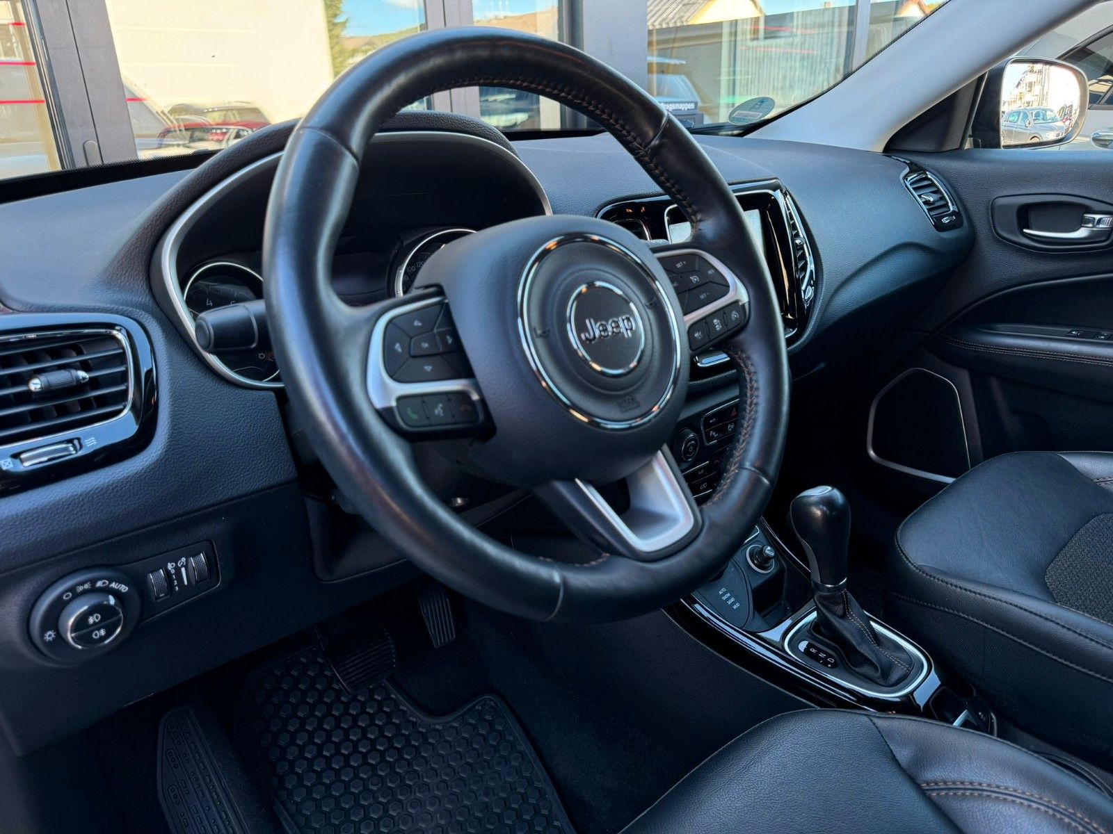 Fahrzeugabbildung Jeep Compass Limited 4WD