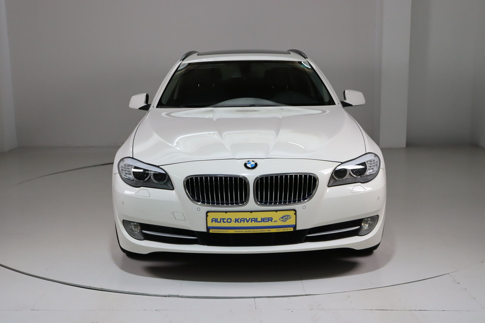 Fahrzeugabbildung BMW 530 d xDrive Touring Standhzg. * Panorama