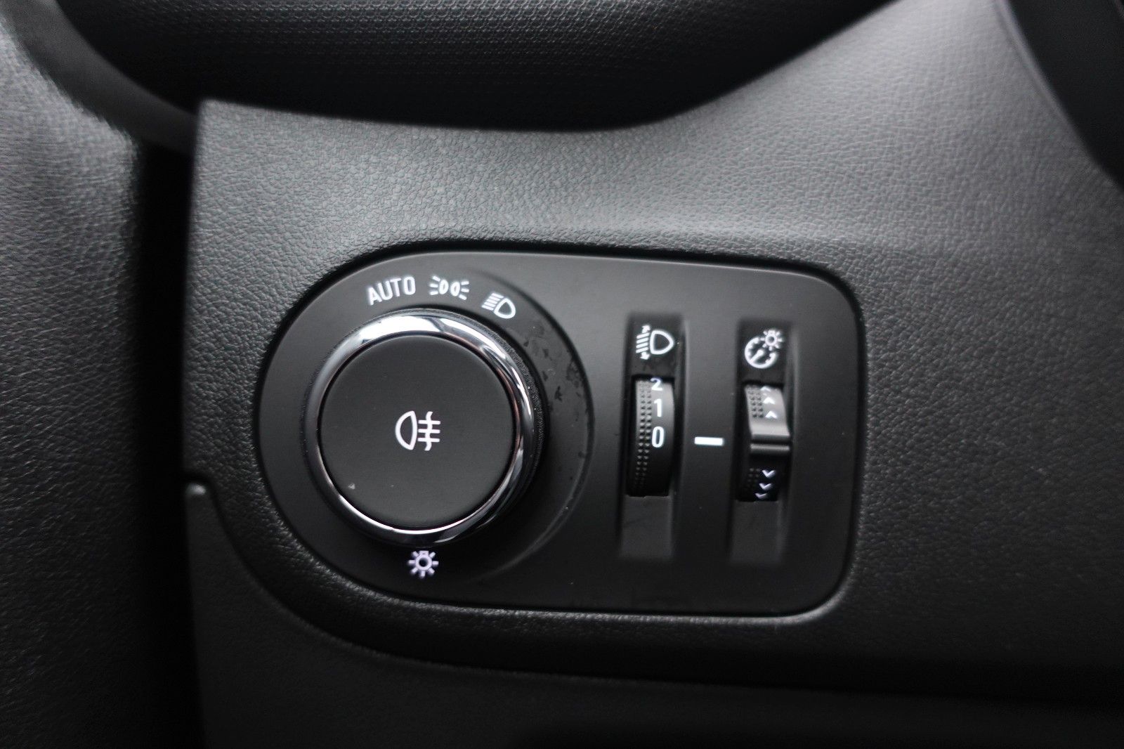 Fahrzeugabbildung Opel Crossland Elegance 1.2T AUTOMATIK,Kamera,Sitzhzg