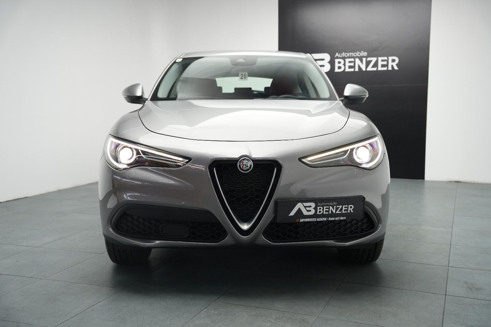 Fahrzeugabbildung Alfa Romeo Stelvio Super Q4/BI-XENON/PDC/AUTOMATIK/SPURHALT