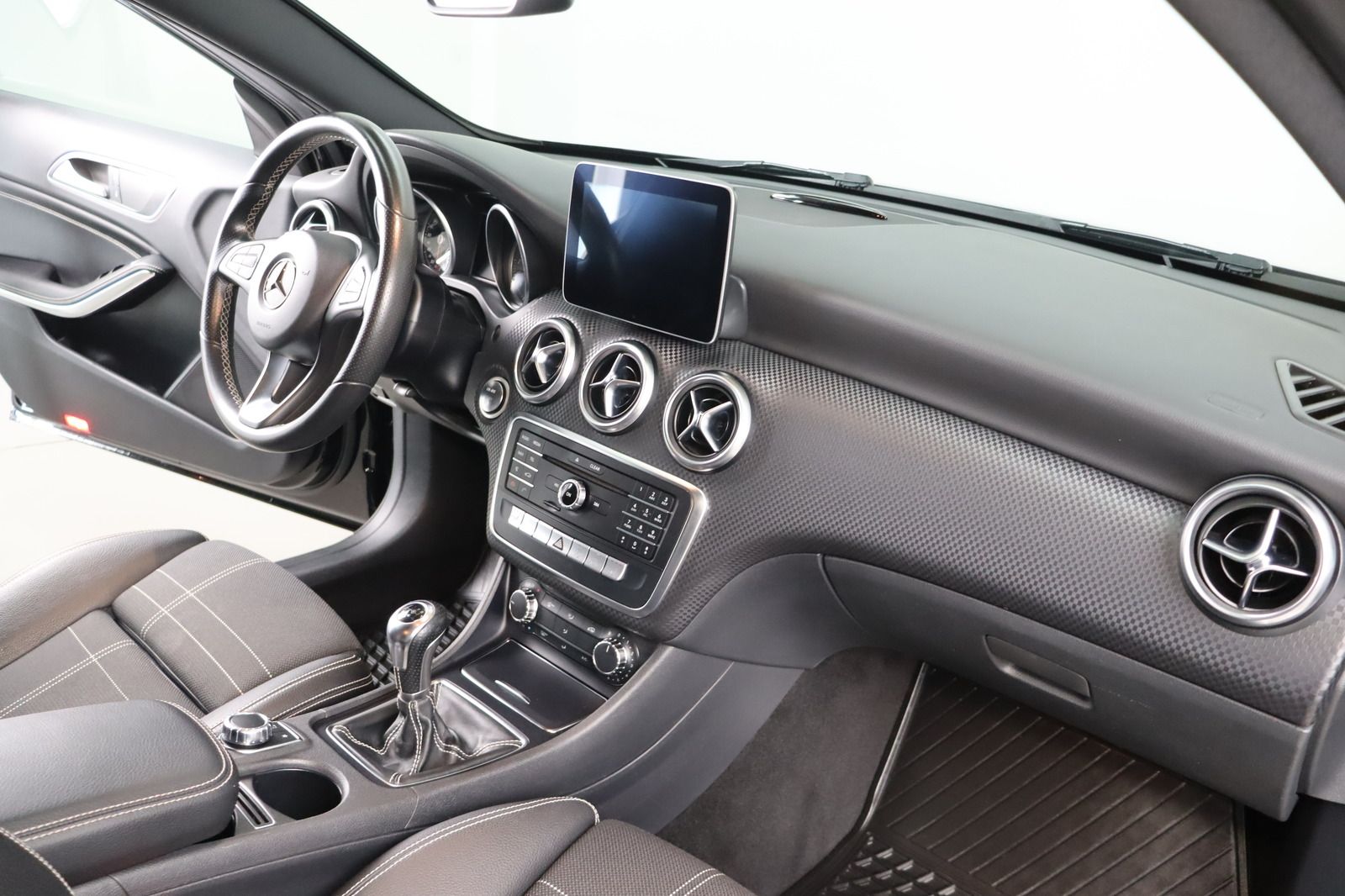 Fahrzeugabbildung Mercedes-Benz A 200 d * LED * Navi * SHZ *