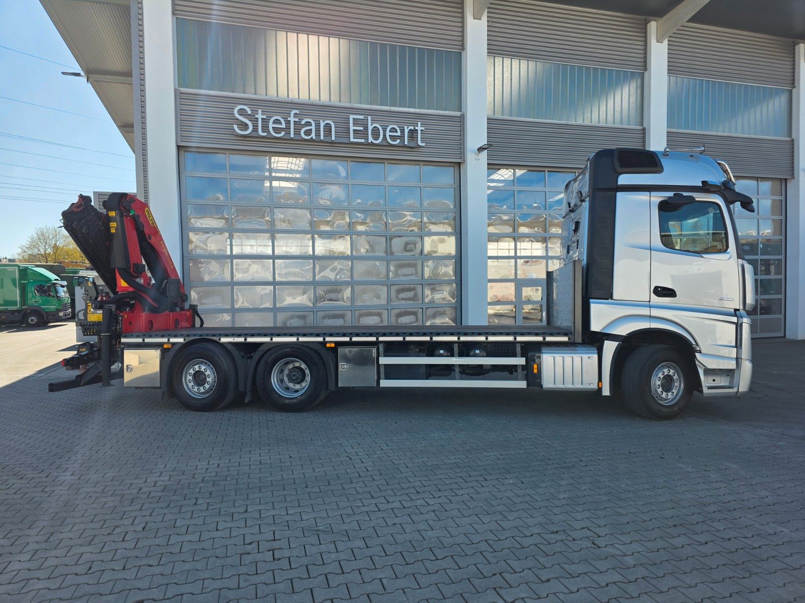 Fahrzeugabbildung Mercedes-Benz Actros 2551 L 6x2 Palfinger PK22002 Funk Solo