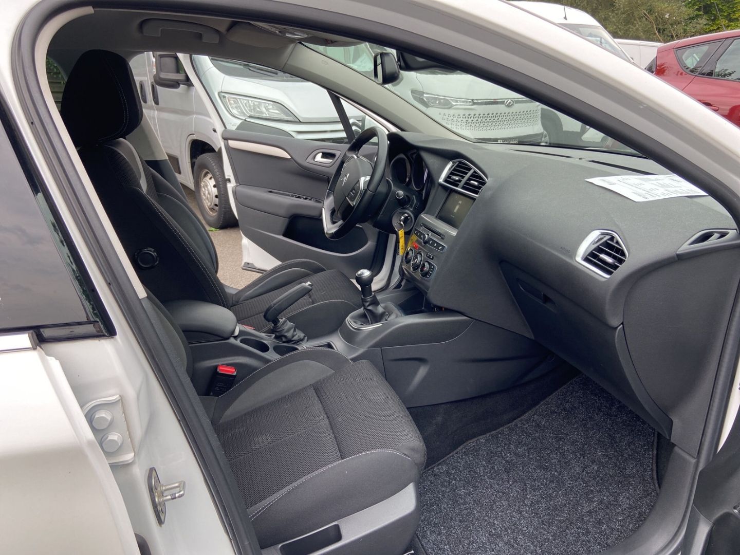 Fahrzeugabbildung Citroën C4 Select 1.6 BlueHDi 100 Navi Notbremsass.Temp