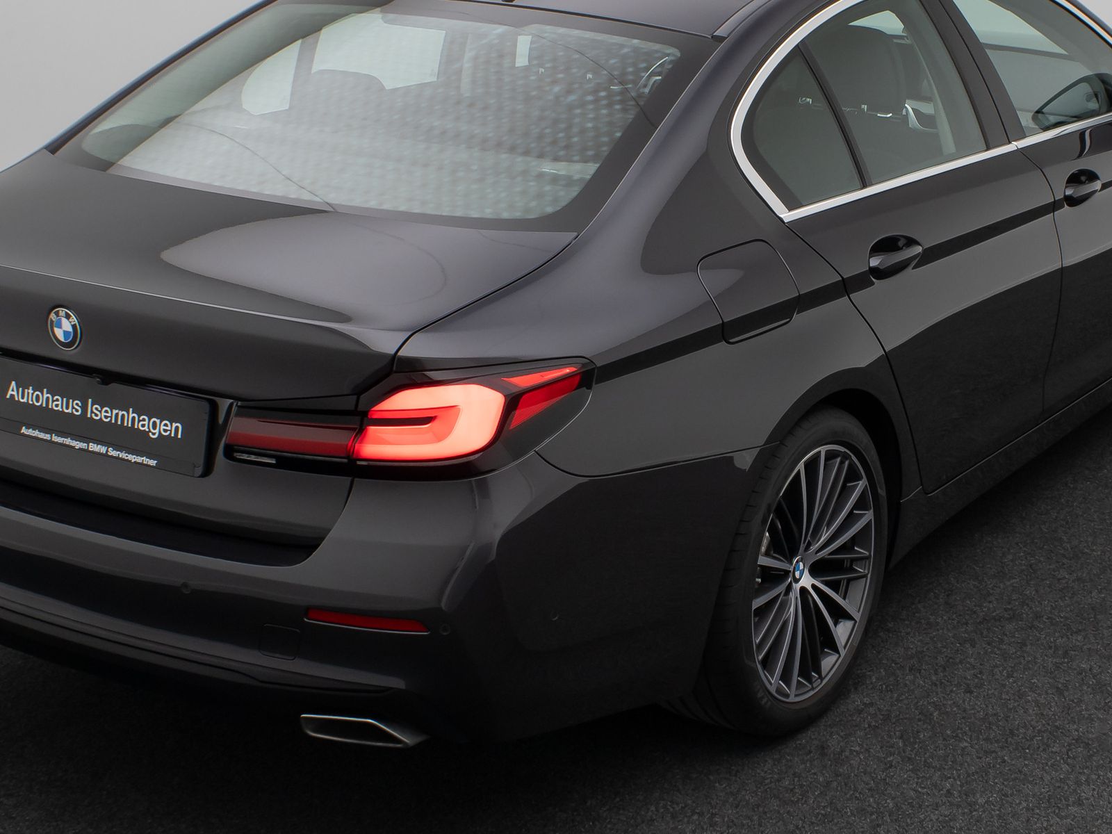 Fahrzeugabbildung BMW 530i HUD DAB Leder Alarm Komfort 4xKlima M Sport