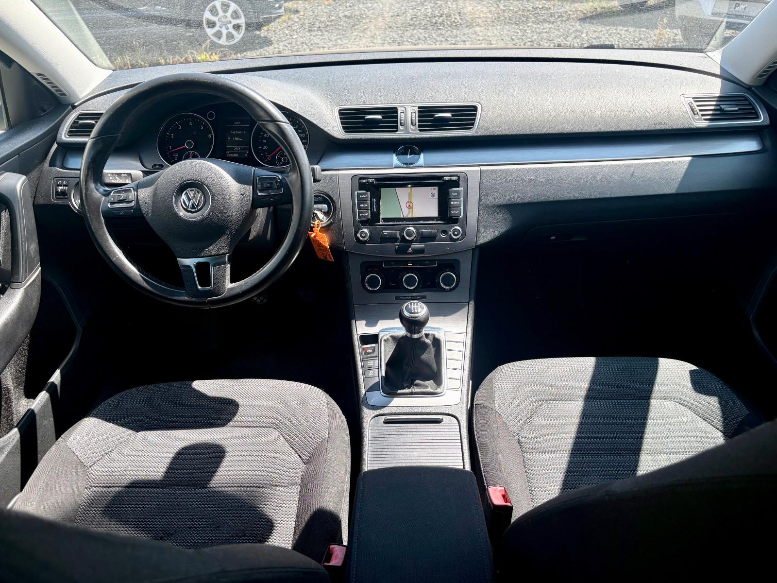 Volkswagen Passat 2011 — photo 23