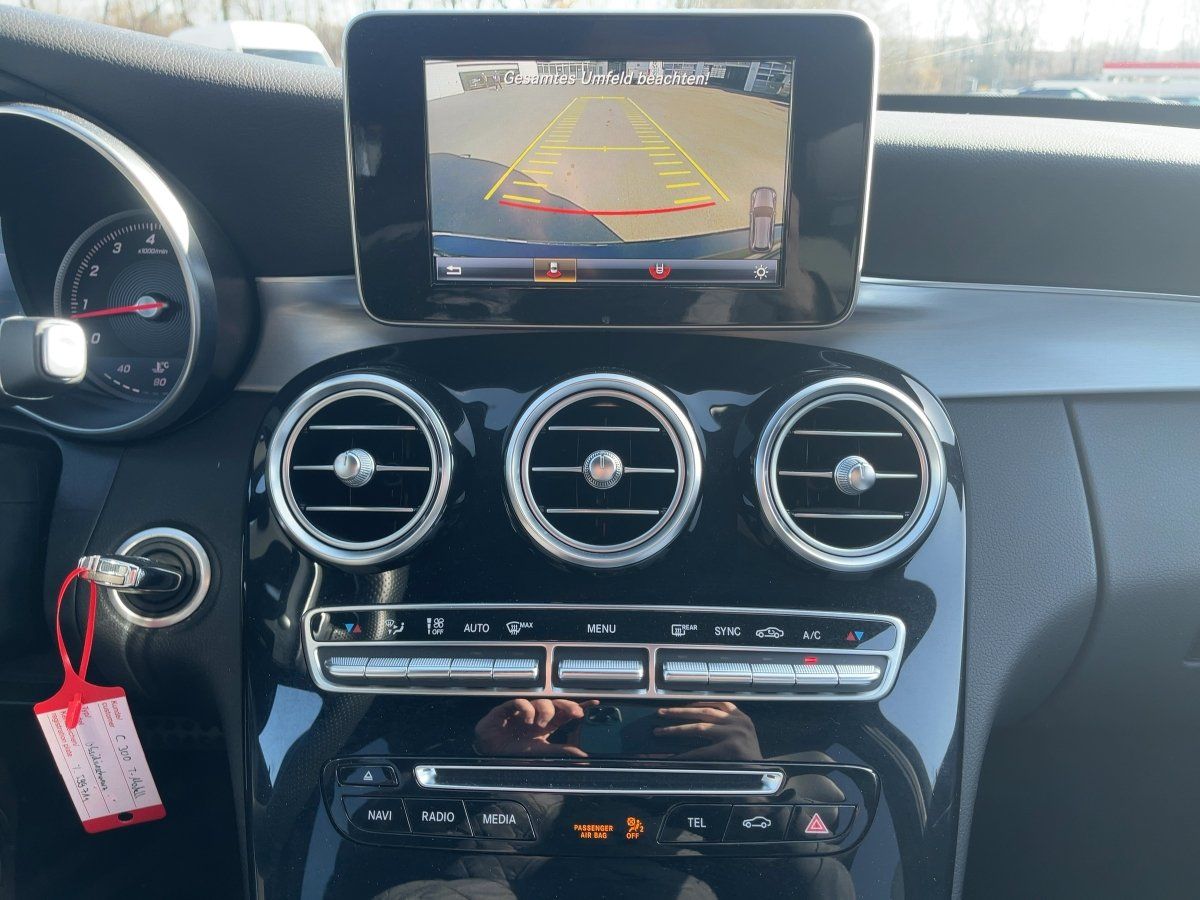 Fahrzeugabbildung Mercedes-Benz C 300 T-Modell AMG/LED/Distronic/Kamera