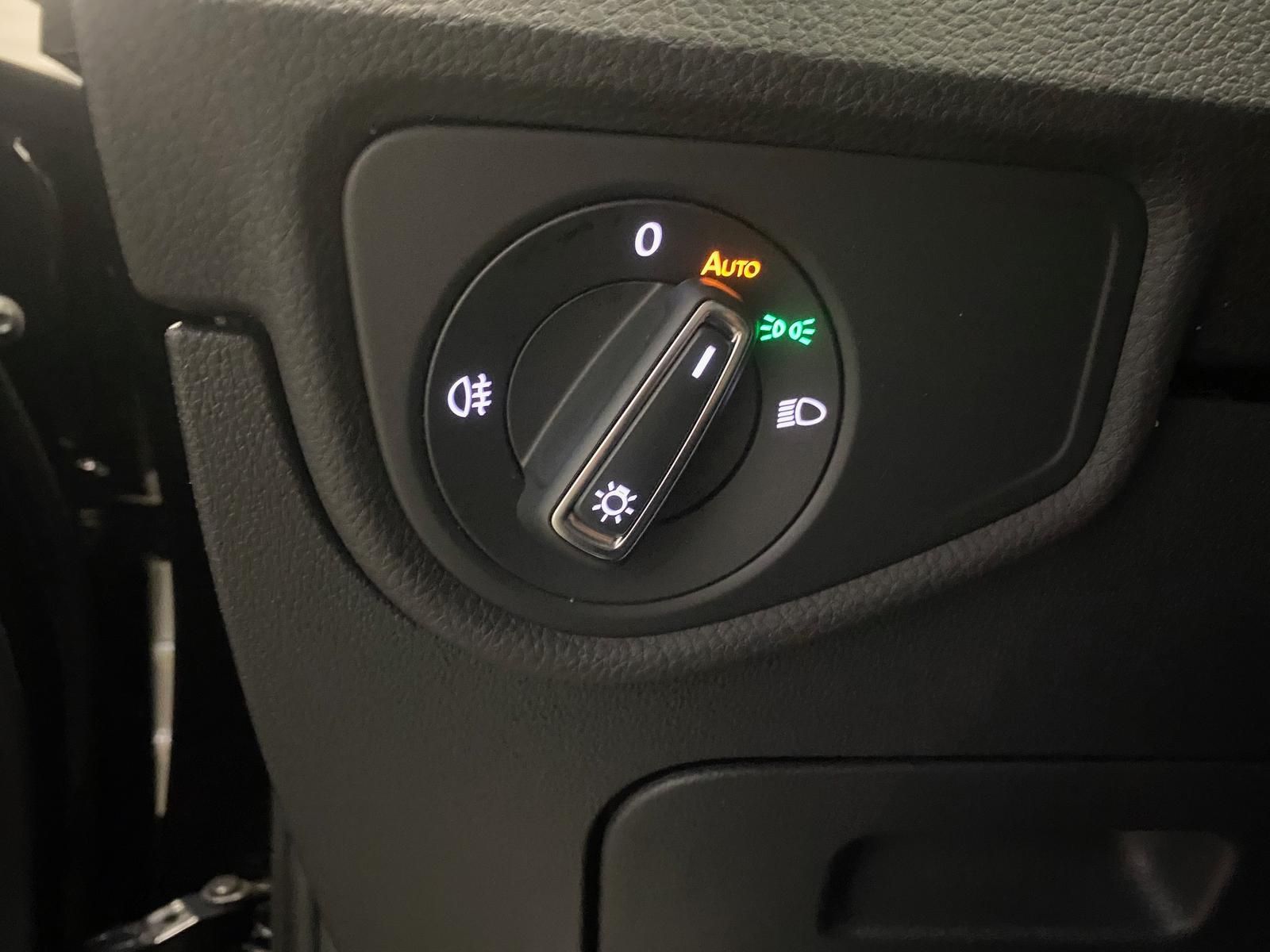 Fahrzeugabbildung Volkswagen Touran 1.5 TSI R-LINE COMFORTLINE DSG+ACC+AHK