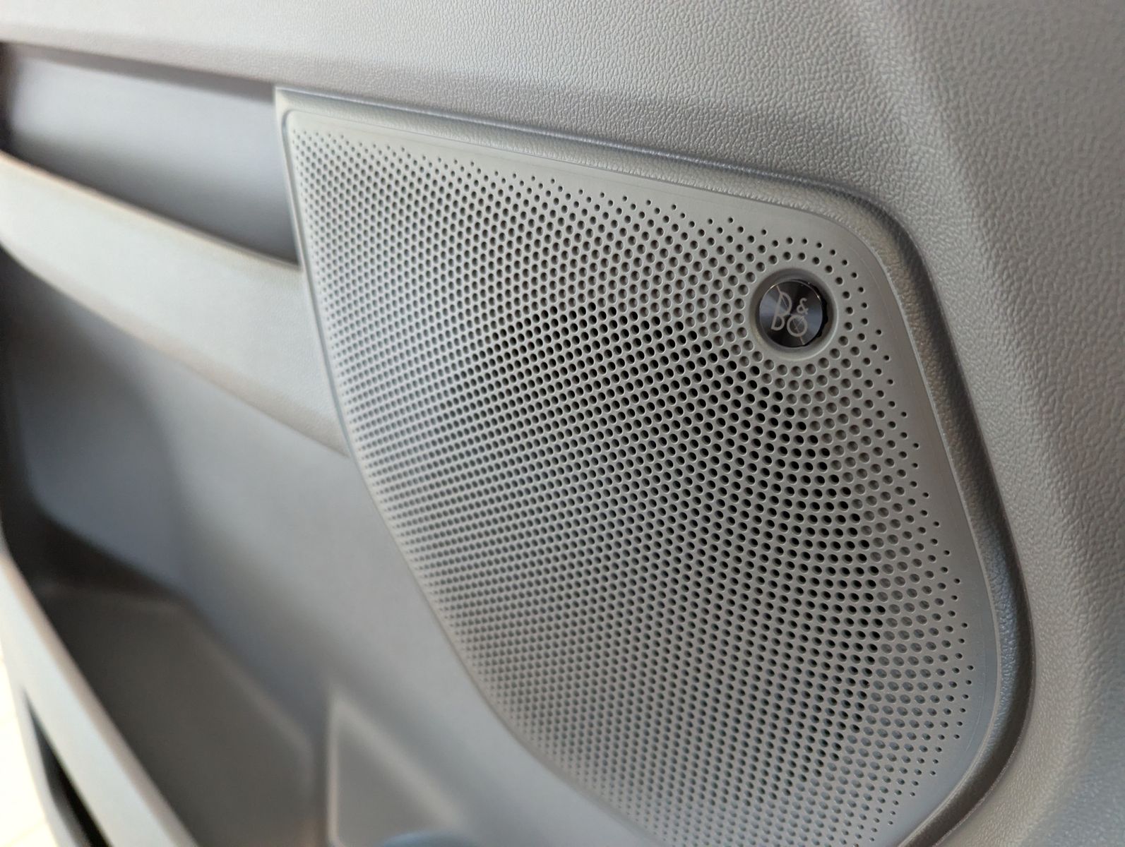 Fahrzeugabbildung Ford Tourneo Custom 320 Titaniu-X Leder Pano StHz AHK