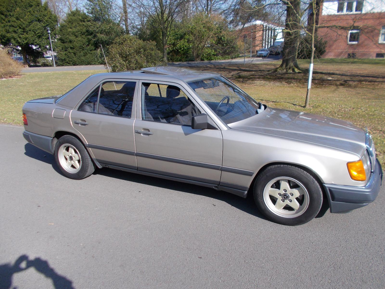 Mercedes-Benz 230 E Automatic  119 Tkm H  zul. Oldtimer