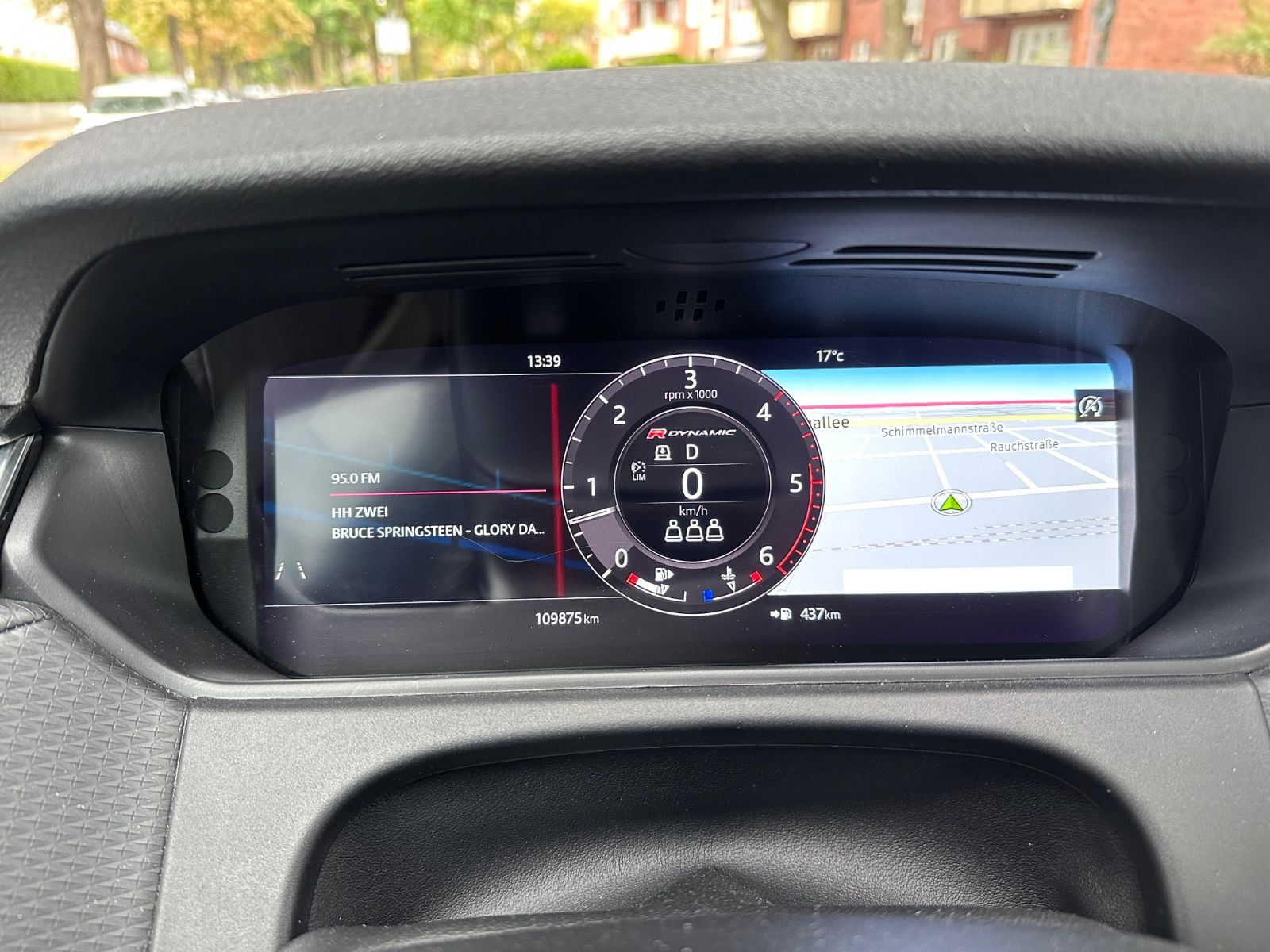 Fahrzeugabbildung Land Rover Range Rover Velar R-Dynamic*PANO*MEMEORY*HEADUP