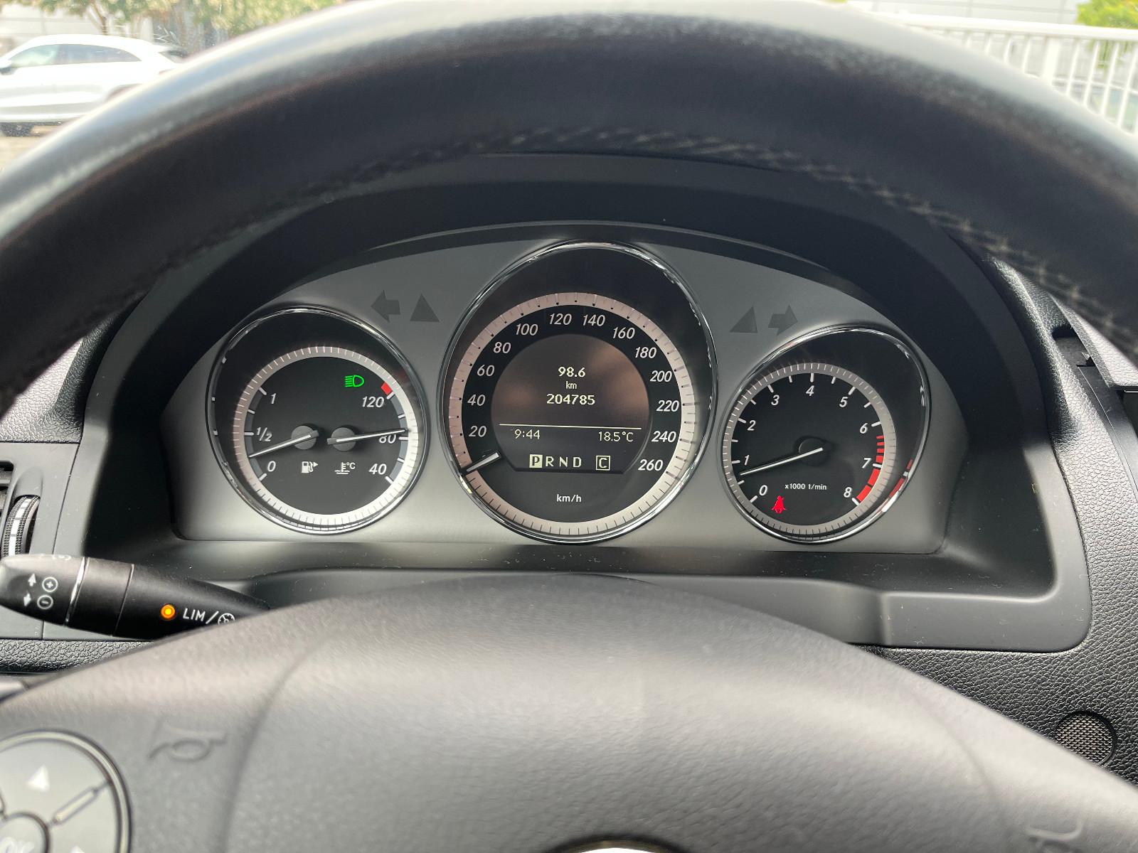 Mercedes-Benz C180 2010 — photo 8