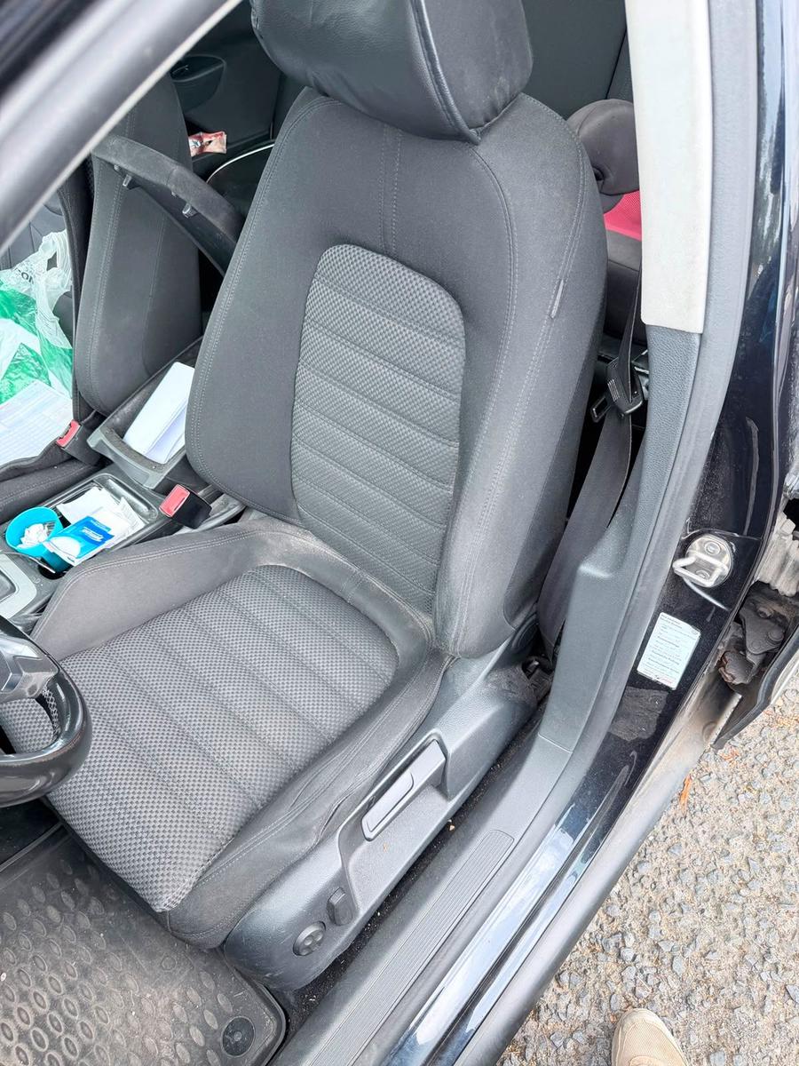 Volkswagen Passat 2011 — engine 140 HP (103kW)