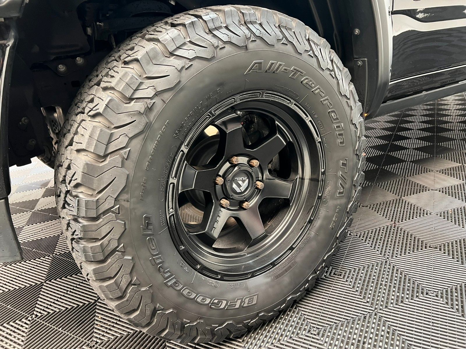 Fahrzeugabbildung Dodge RAM 1500 Laramie Night Crew Cab 4x4 *RTR Umbau*